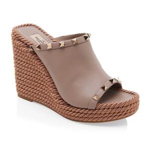 FINAL MARKDOWN ****************Valentino Rockstud Mule Wedge in color poudre